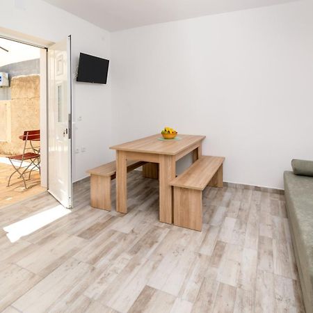 Apartmani Ajp โพเซดารเย ภายนอก รูปภาพ