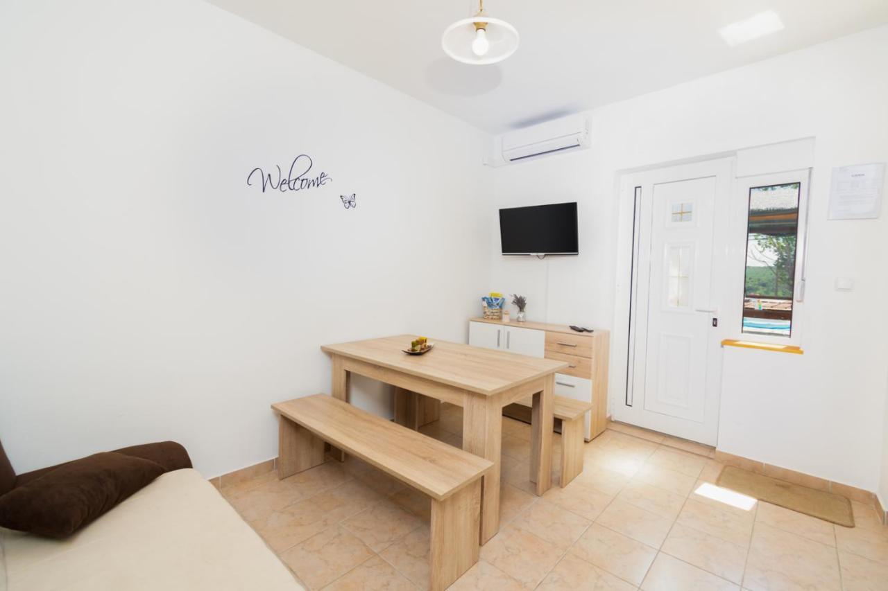 Apartmani Ajp โพเซดารเย ภายนอก รูปภาพ