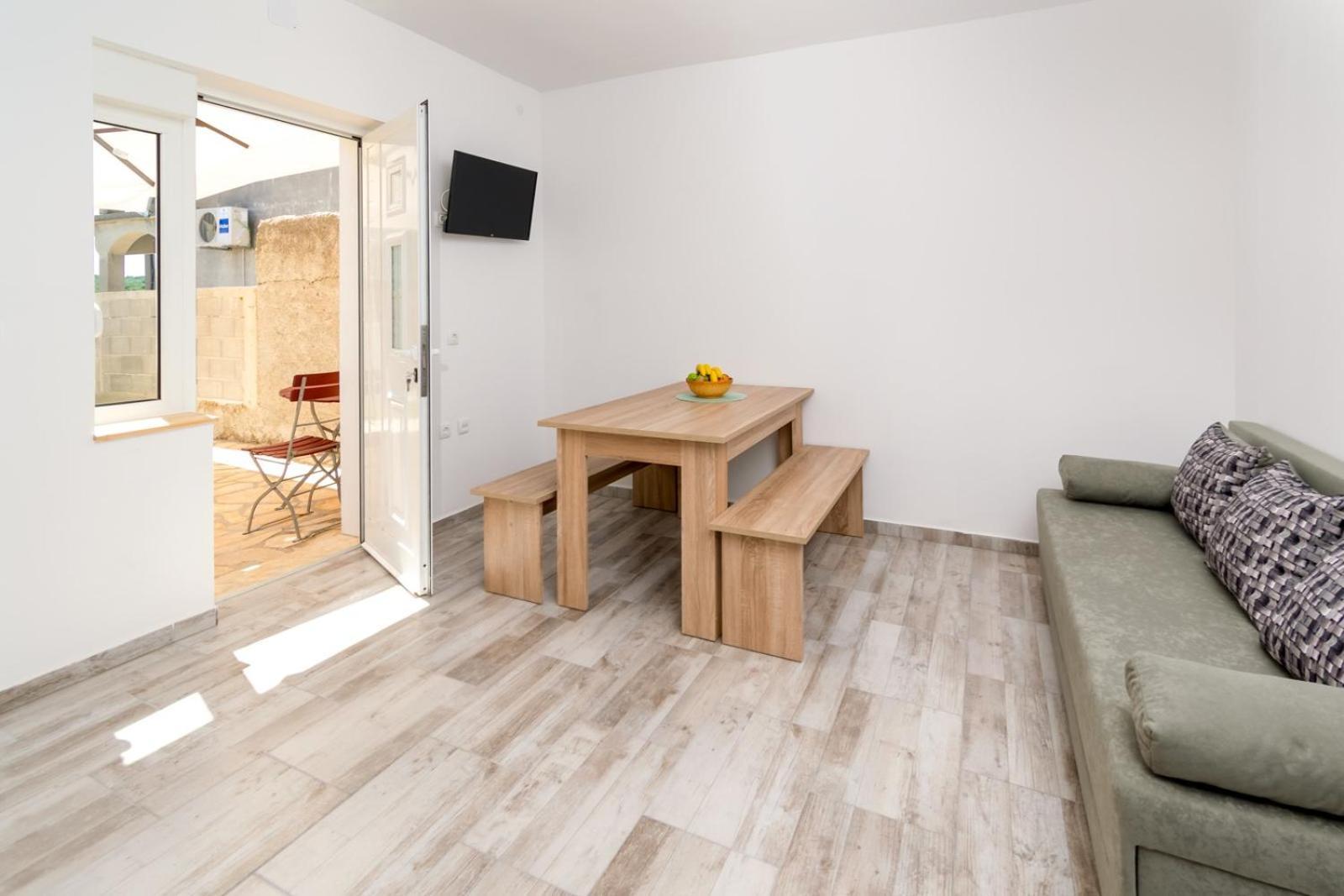 Apartmani Ajp โพเซดารเย ภายนอก รูปภาพ